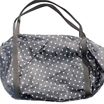 Bolsa negra con puntos blancos