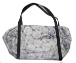 Bolsa gris con dibujos en blanco