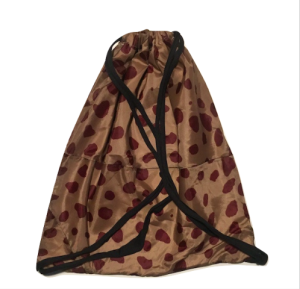 Mochila para yoga marrón con manchas granates